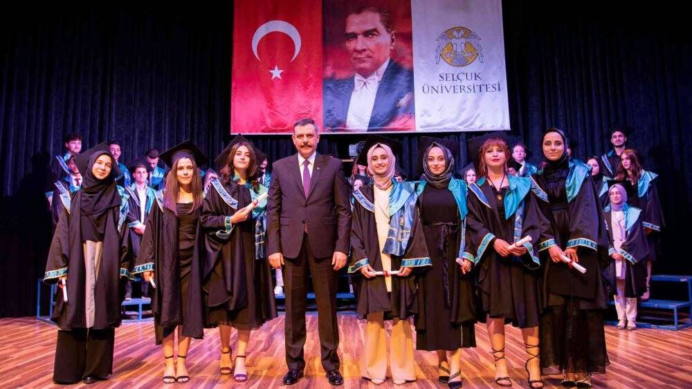 SÜ Mimarlık ve Tasarım Fakültesinde mezuniyet heyecanı