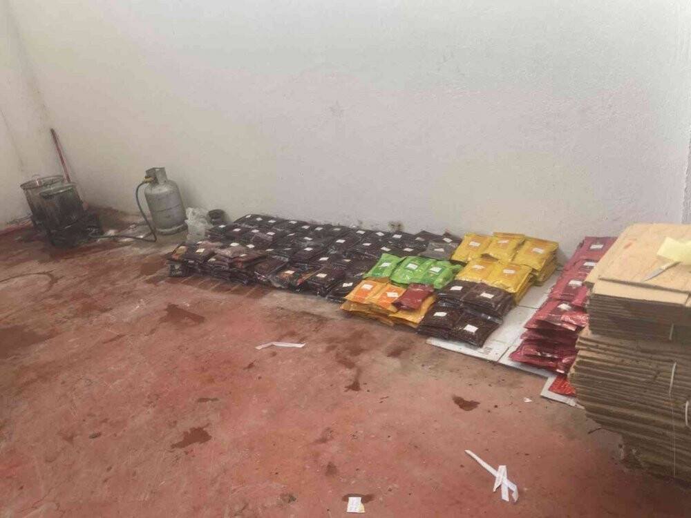 1 ton 80 kilo kaçak nargile tütünü ele geçirildi