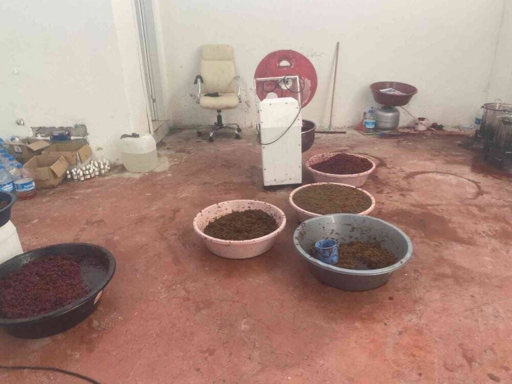 1 ton 80 kilo kaçak nargile tütünü ele geçirildi