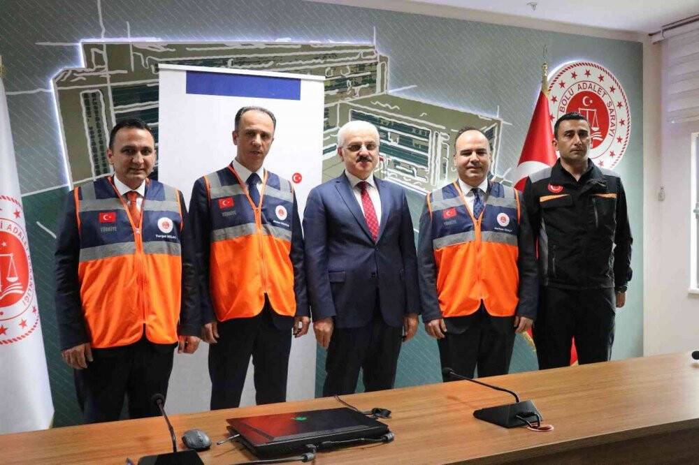 Adliyeden siren sesleri yükseldi