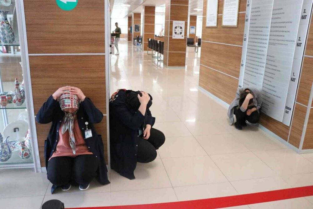 Adliyeden siren sesleri yükseldi