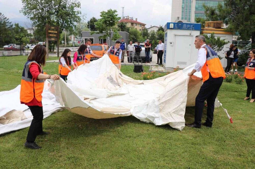 Adliyeden siren sesleri yükseldi