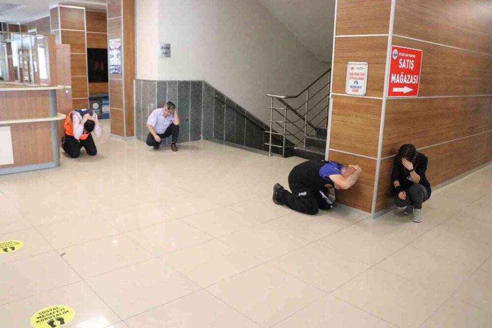 Adliyeden siren sesleri yükseldi