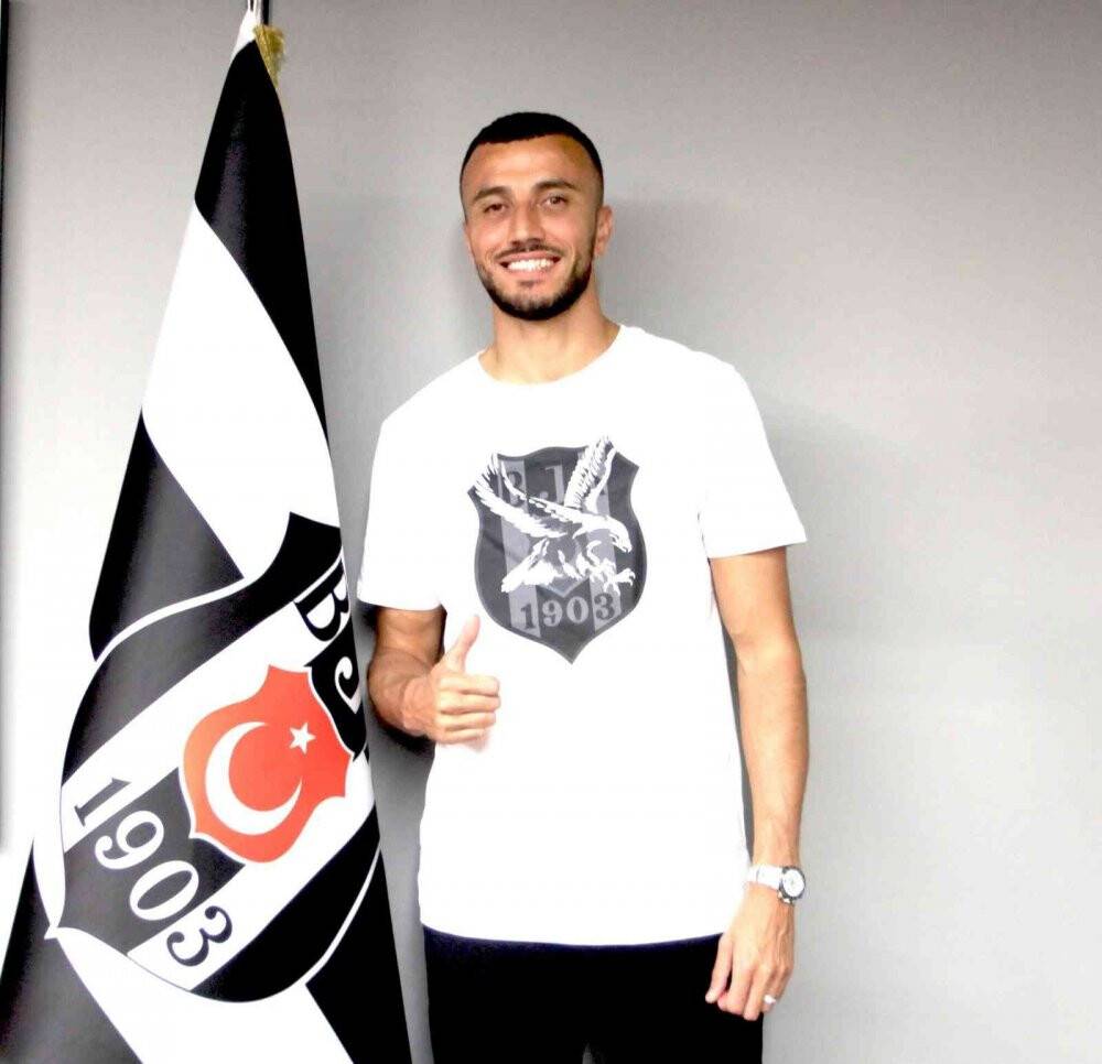 Beşiktaş’ta, Romain Saiss ile resmi sözleşme imzalandı