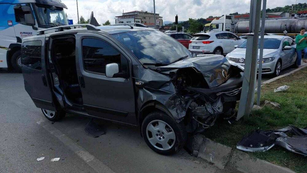 Düğüne giderken kaza geçirdiler: 4 yaralı