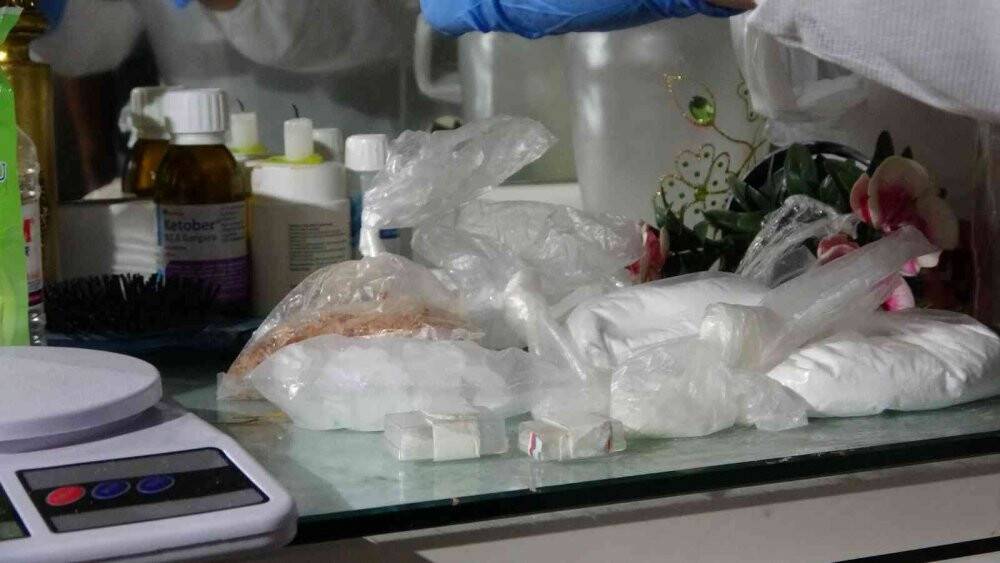 Evi uyuşturucu laboratuvarına çevirmişler