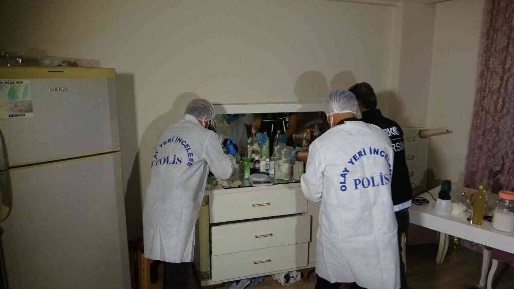 Evi uyuşturucu laboratuvarına çevirmişler