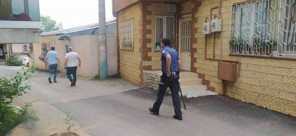 Hırsız çatıdan çatıya kaçarken yakalandı