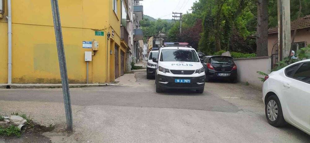 Hırsız çatıdan çatıya kaçarken yakalandı