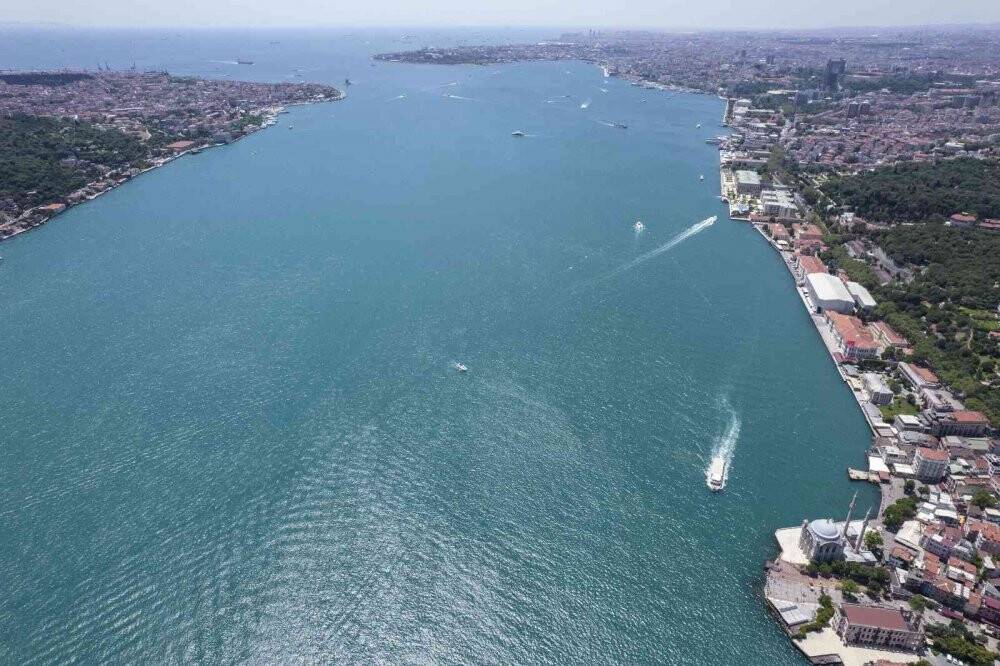 İstanbul Boğaz’ı turkuaza büründü: Eşsiz manzara havadan görüntülendi