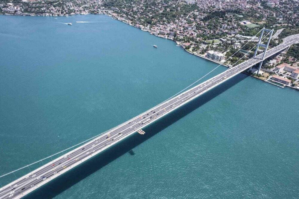 İstanbul Boğaz’ı turkuaza büründü: Eşsiz manzara havadan görüntülendi