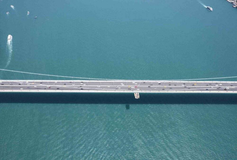 İstanbul Boğaz’ı turkuaza büründü: Eşsiz manzara havadan görüntülendi