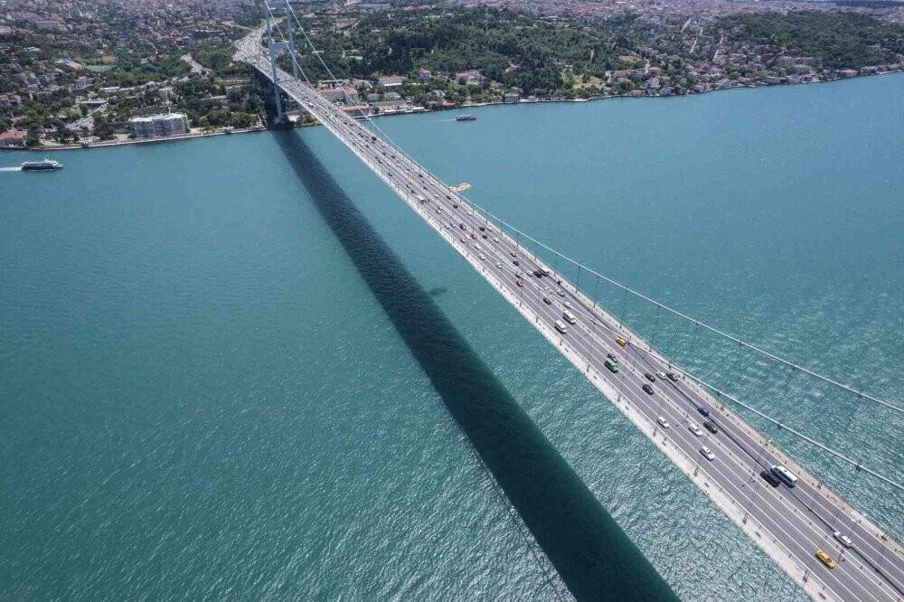 İstanbul Boğaz’ı turkuaza büründü: Eşsiz manzara havadan görüntülendi