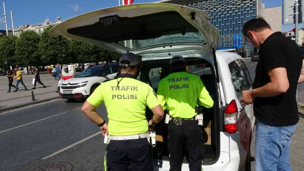 Taksim’de yapılan denetimde taksicilere ceza yağdı