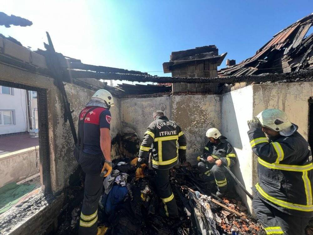 Yangında ağır yaralanan kağıt toplayıcısı gençten acı haber