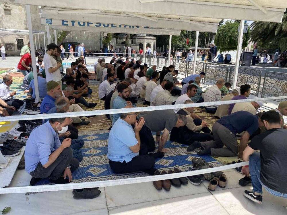 YKS öncesi Eyüp Sultan Camii’ne akın ettiler