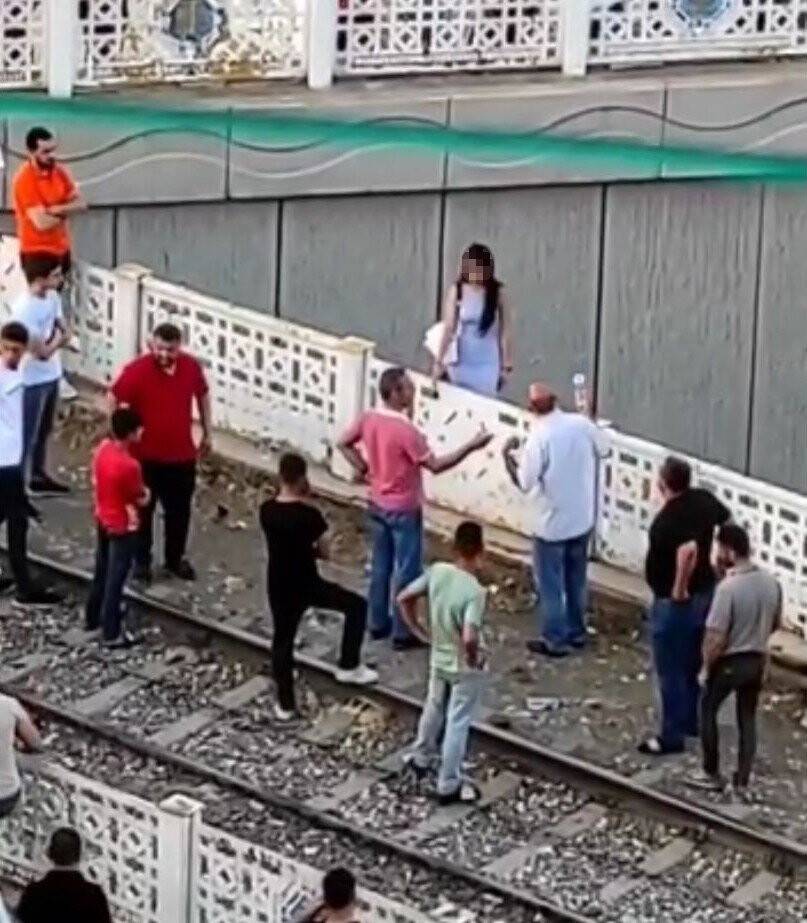 Vatandaşların çabası fayda etmedi: Genç kız aşağı atladı