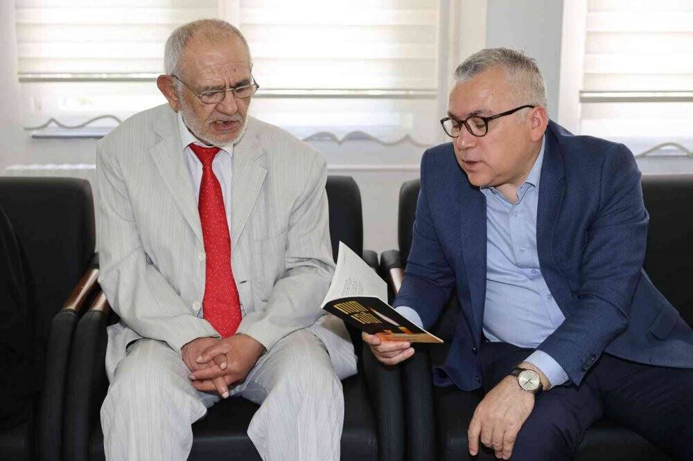 Babalar gününde huzurevine anlamlı ziyaret