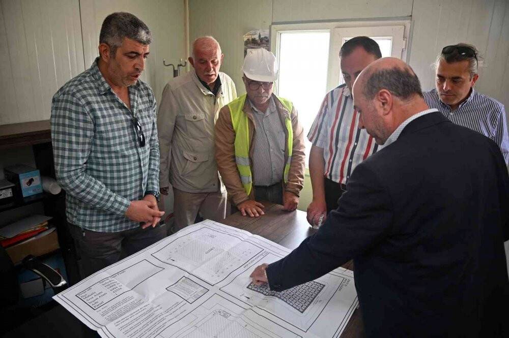 Başkan Pekyatırmacı  Sancak Kapalı Pazar  Yeri'ndeki çalışmaları inceledi