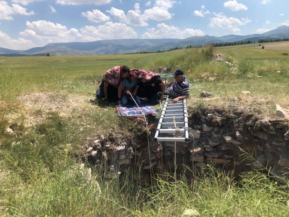 Definecilerin kazdığı kuyuya düşen kuzu iki gün süren uğraş sonunda kurtarıldı
