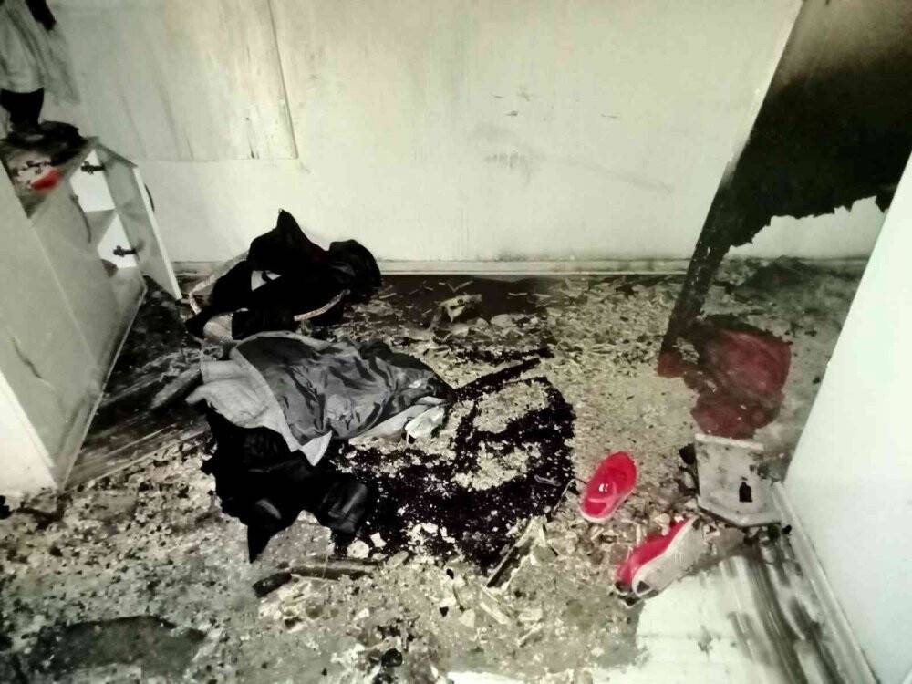 Eşine sinirlenerek yaktığı ev küle döndü