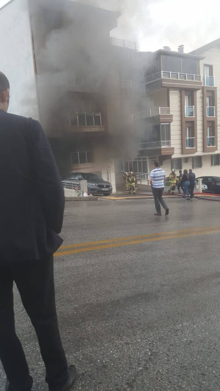 Eşine sinirlenerek yaktığı ev küle döndü