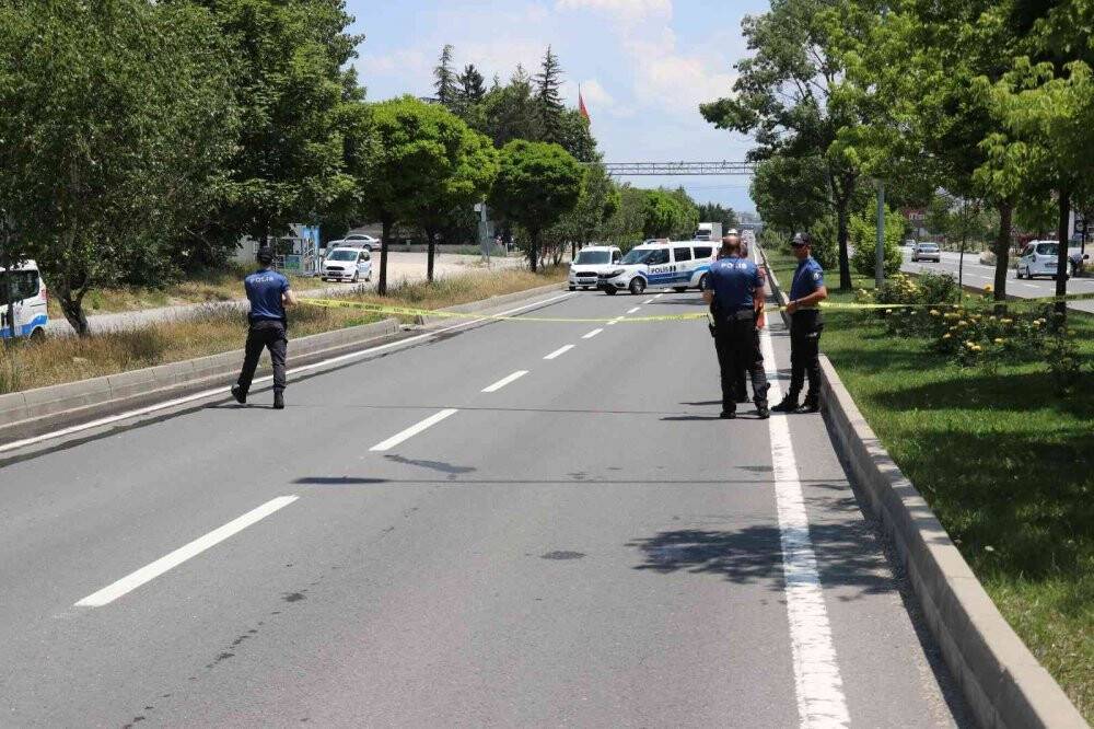 Alev alev yanan kamyonet küle döndü