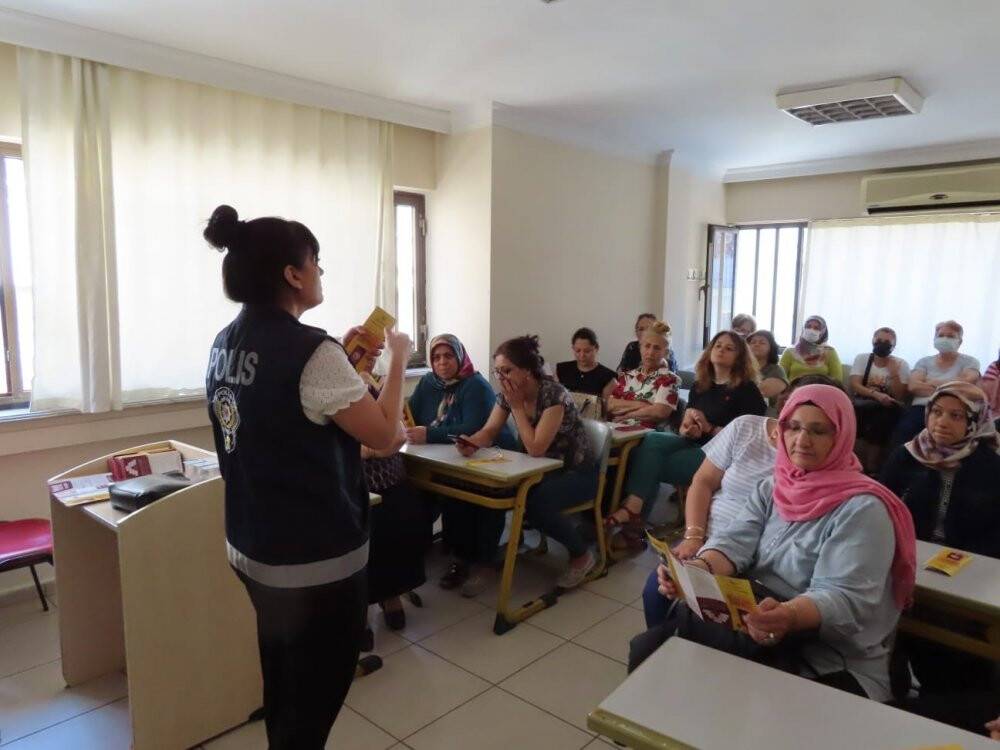 Aydın’da kadınlara KADES tanıtıldı