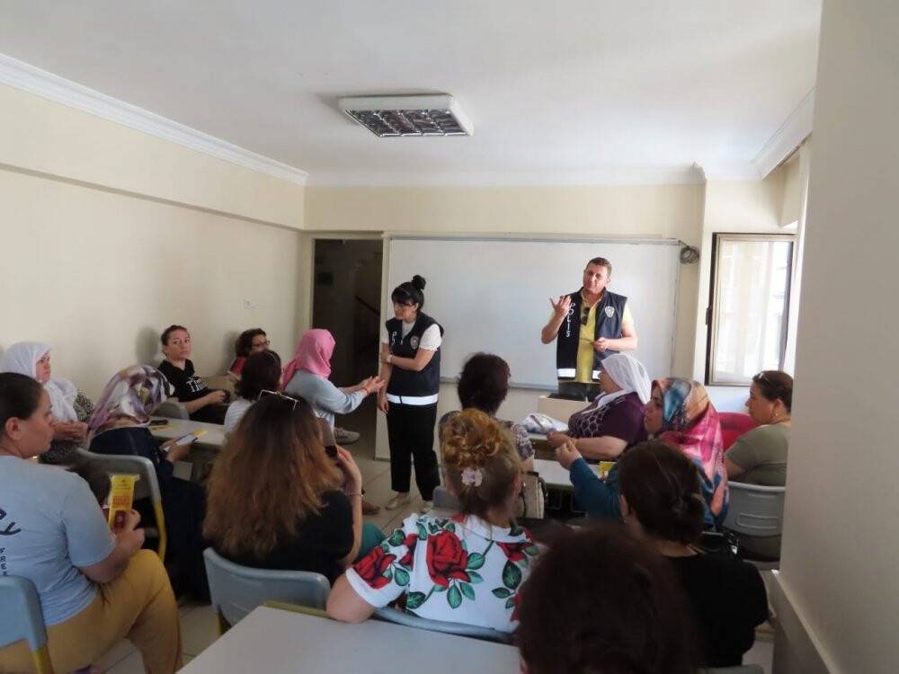 Aydın’da kadınlara KADES tanıtıldı