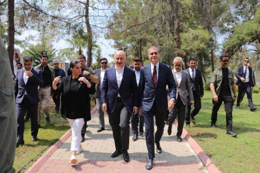 Bakan Karaismailoğlu 15 Temmuz Şehitler Köprüsü'nün şantiyesinde incelemelerde bulundu