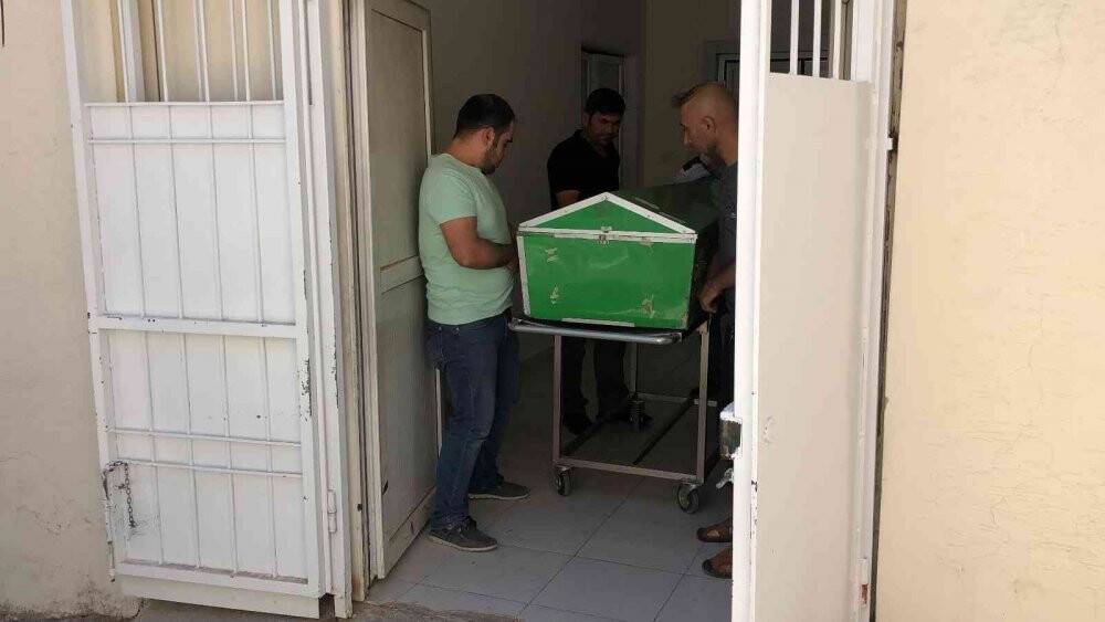 İşçi servisinin çarptığı motosiklet aracın altında kaldı: 1 ölü