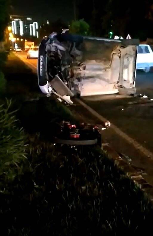 İşçi servisinin çarptığı motosiklet aracın altında kaldı: 1 ölü