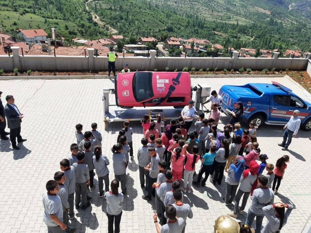 Kazalara karşı Emniyet Kemeri Simülasyon Aracı ile eğitim