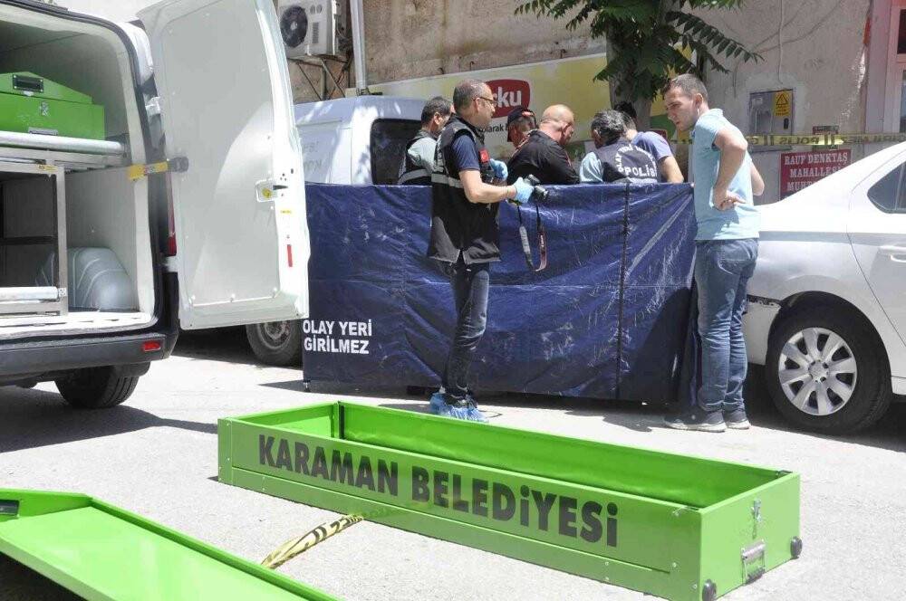 2 Araç arasında kalan yaşlı kadın hayatını kaybetti