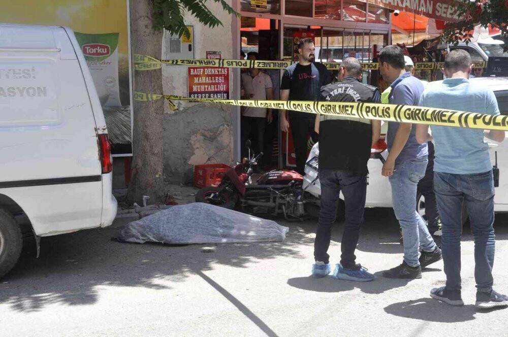 2 Araç arasında kalan yaşlı kadın hayatını kaybetti