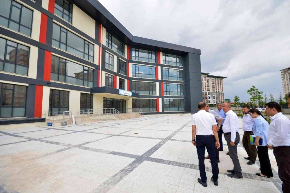 40 derslikli Temaşehir Emlak Konut Ortaokulu ve Anasınıfı inşaatı tamamlandı