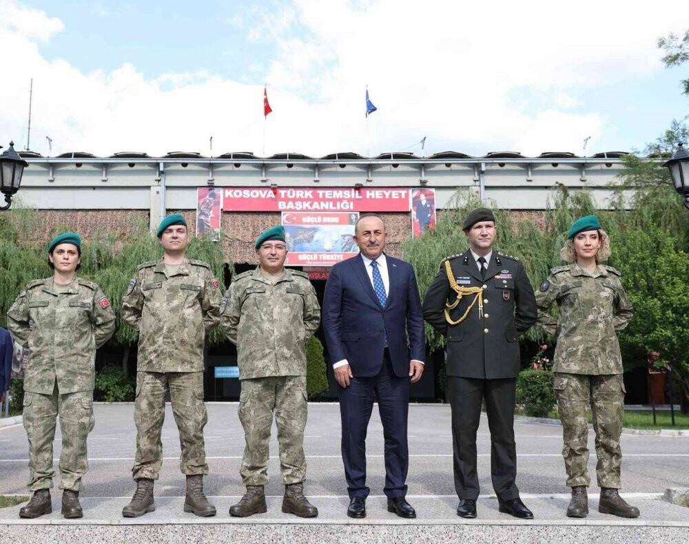 Dışişleri Bakanı Çavuşoğlu, Kosova Türk Temsil Heyeti Başkanlığı'nı ziyaret etti