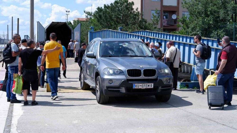 Gurbetçiler akın akın gelmeye devam ediyorlar