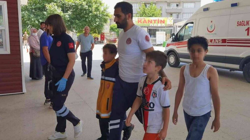 İnşaatta kireçle oynayan 3 çocuk hastanelik oldu
