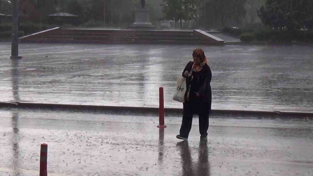 Kırıkkale’de yağış vatandaşlara zor anlar yaşattı