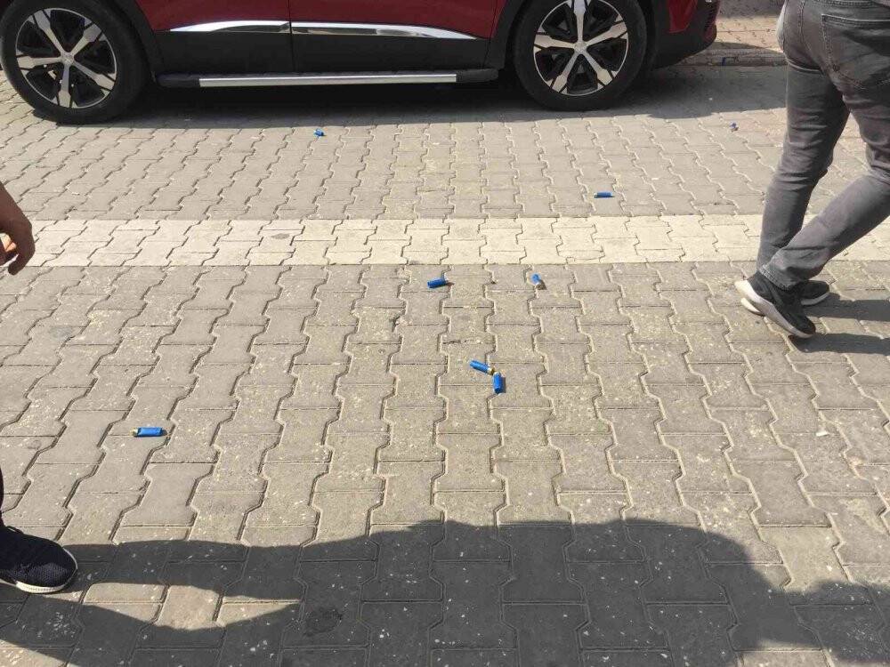 Kırtasiyecilerin kavgası: 1’i ağır 4 yaralı