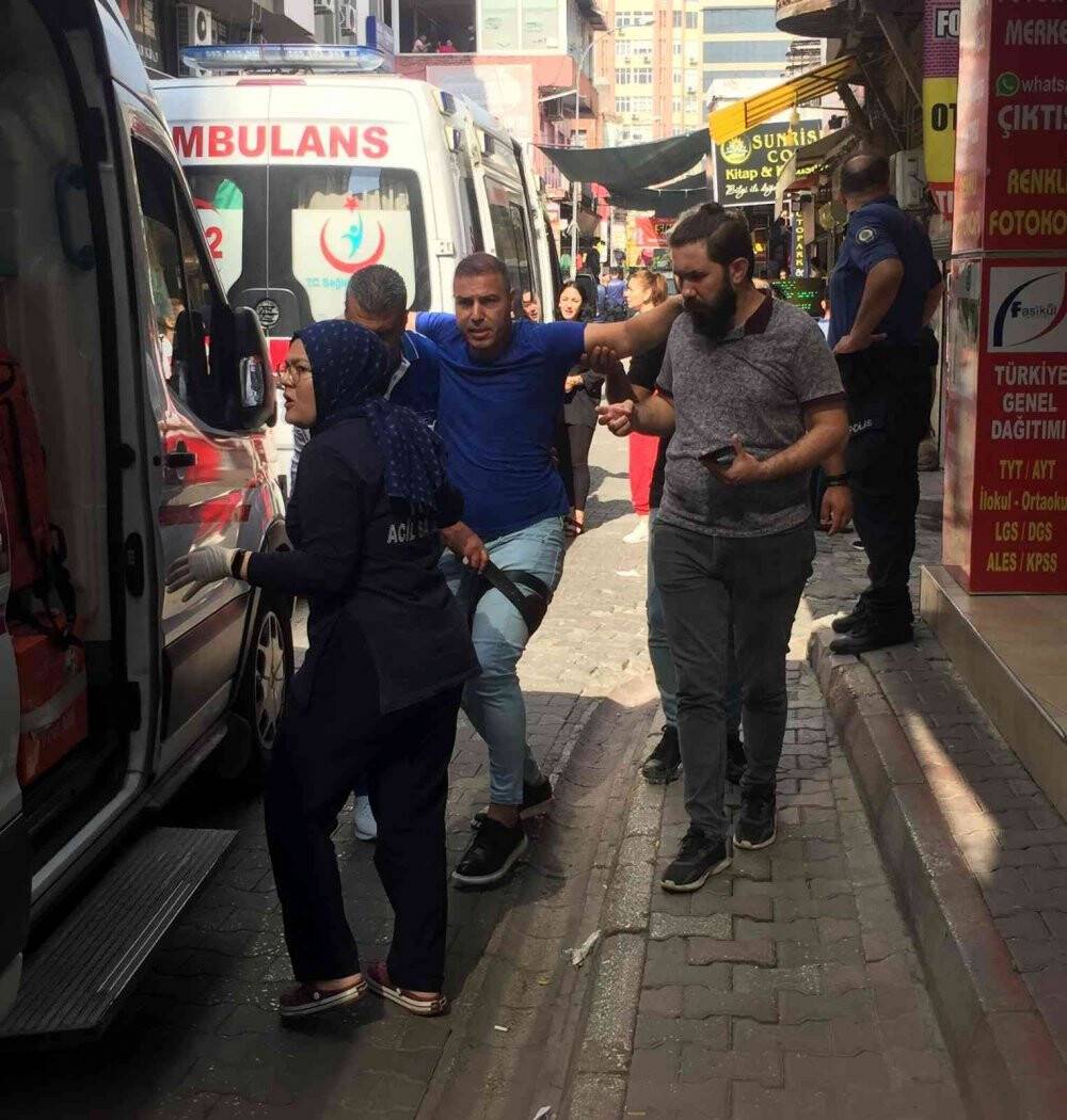 Kırtasiyecilerin kavgası: 1’i ağır 4 yaralı