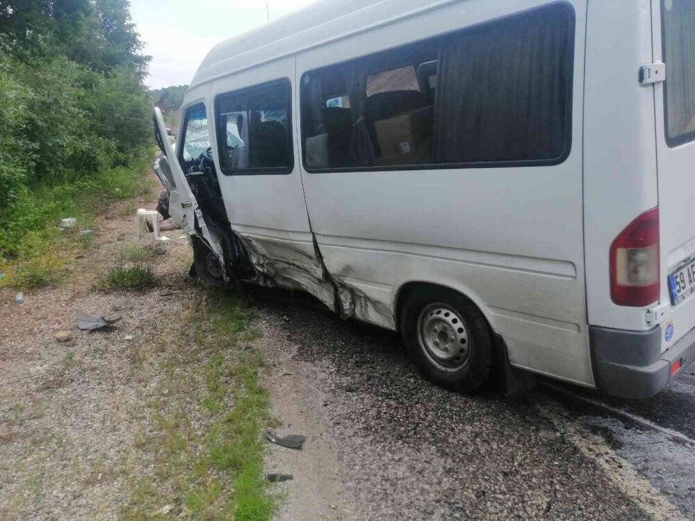 Konya’da yolcu minibüsü ile otomobil çarpıştı: 6 yaralı