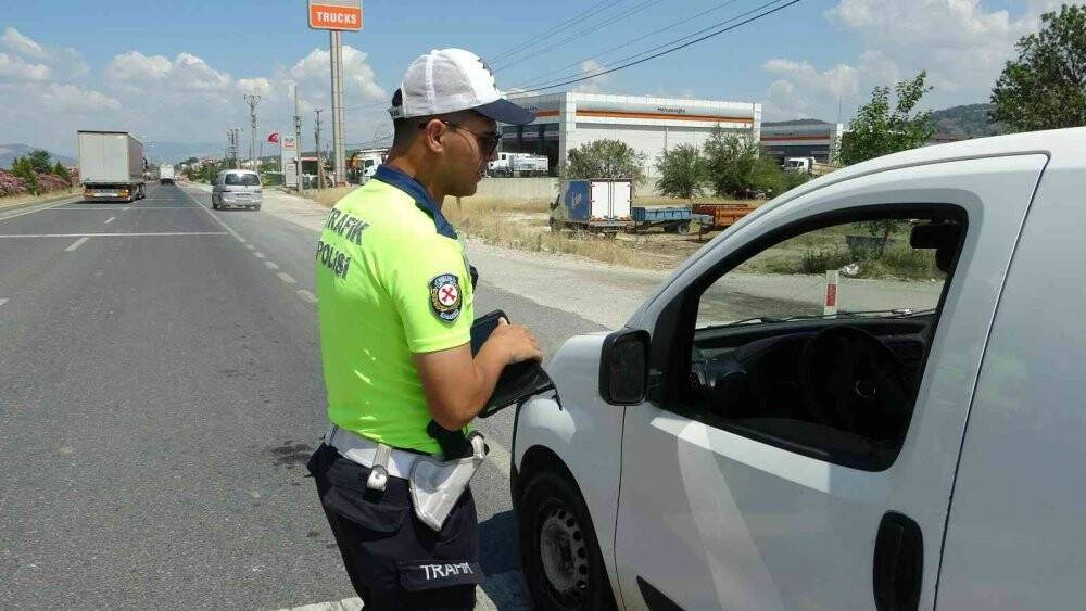 Kurallara uymayan sürücülere ceza kesildi