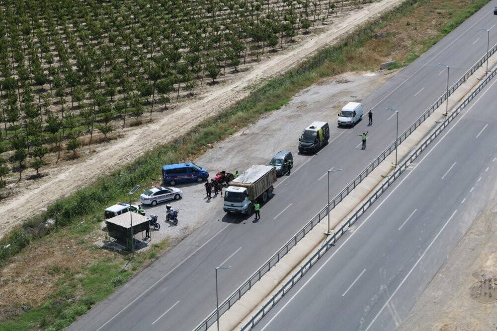 Manisa’da helikopterli trafik denetimi: 13 araç men edildi
