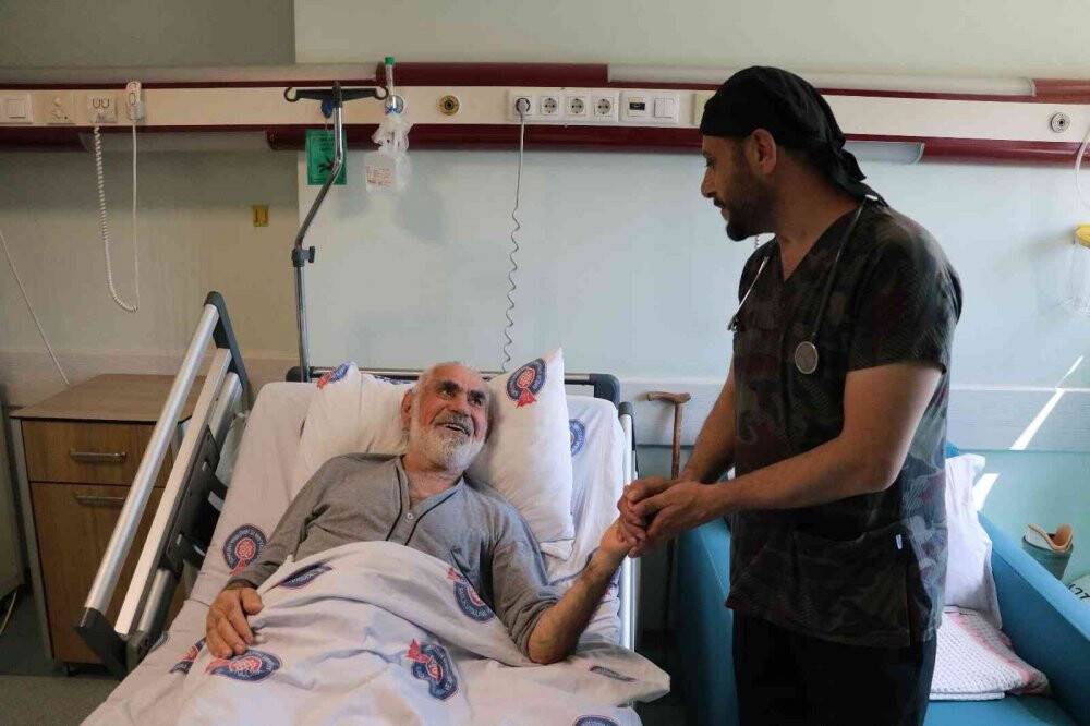 Yaşlı adamın aort damarı karpuz gibi büyüdü