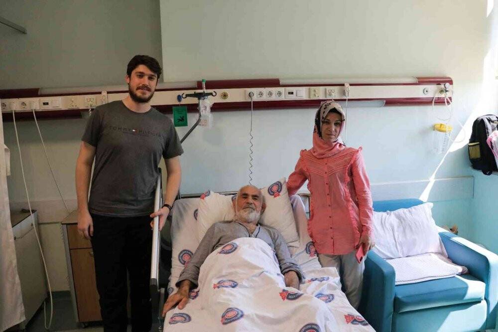 Yaşlı adamın aort damarı karpuz gibi büyüdü