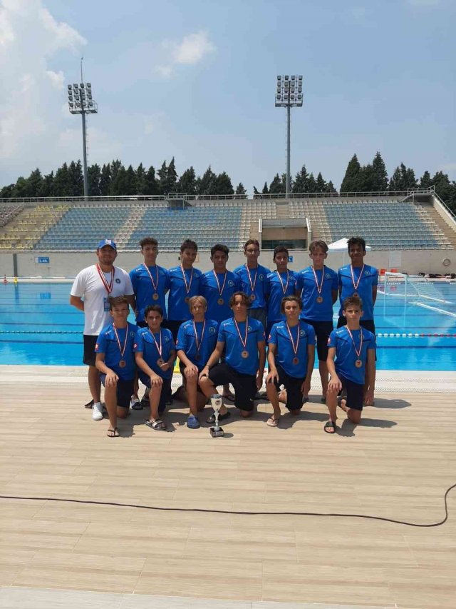 Bursa Büyükşehir Belediyespor U15 Sutopu Takımı ligi üçüncü bitirdi