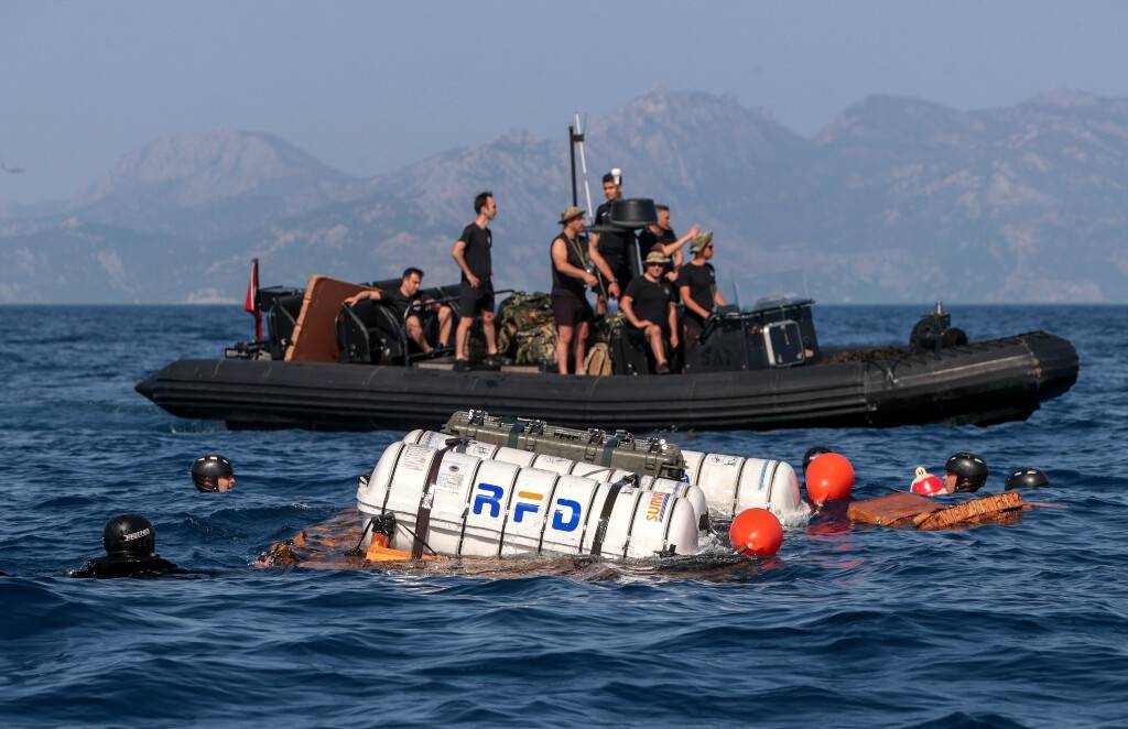 aa-20220622-28222996-28222993-turk-deniz-kuvvetlerinin-mavi-sulardaki-kurtarici-timi-pak.jpg