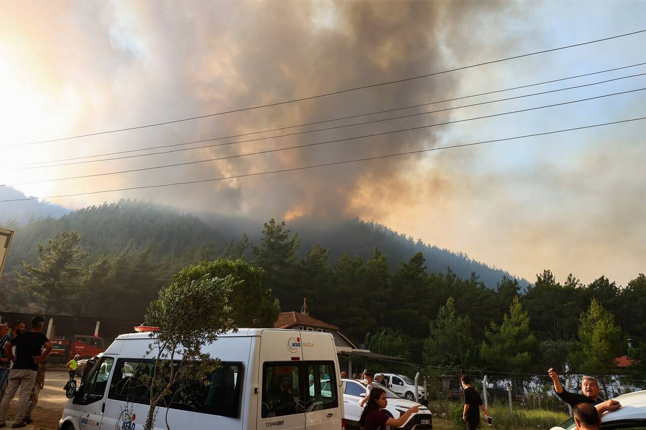 aa-20220622-28230017-28230008-marmaristeki-orman-yangini-nedeniyle-yangin-koordinasyon-merkezi-tahliye-ediliyor.jpg